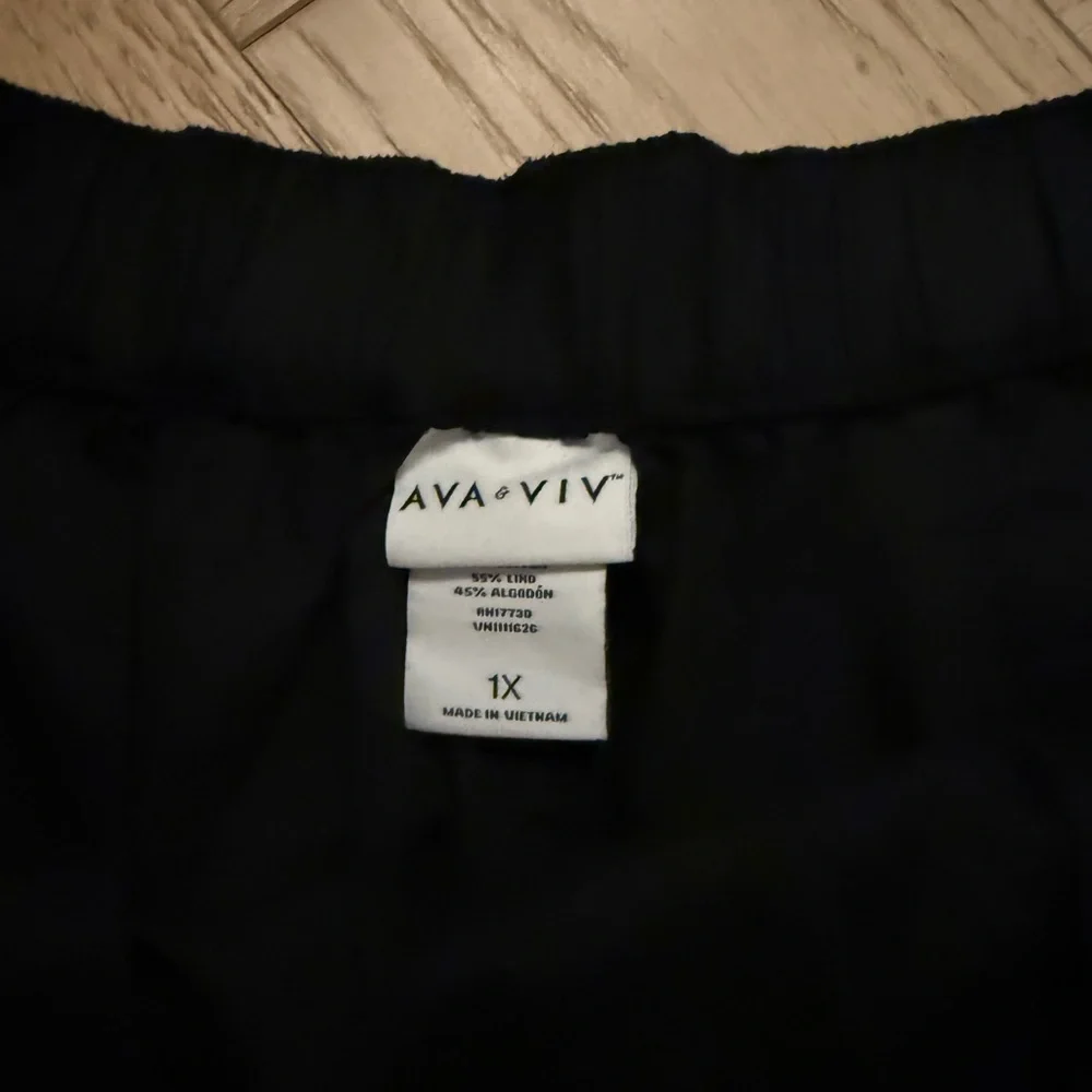 Ava & Viv NWT pull on Linen Black Shorts 1x - Picture 4 of 5